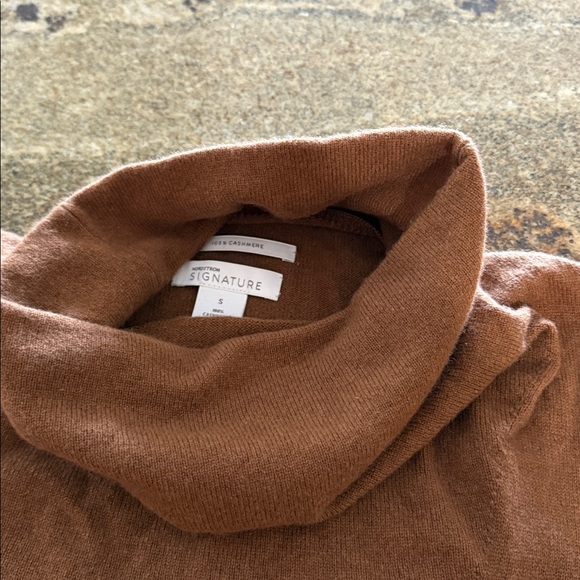 Neimans rust color cashmere sweater - Picture 5 of 8